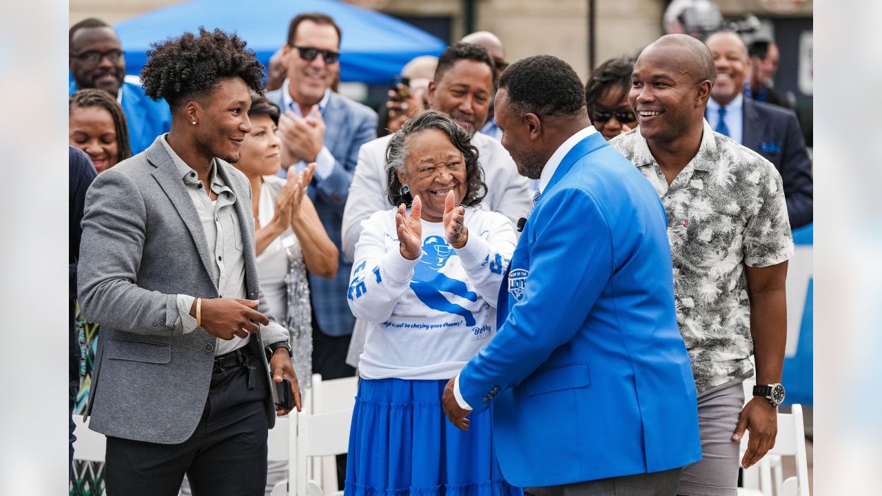 Detroit Lions to recognize Barry Sanders with a statue - The San Diego  Union-Tribune