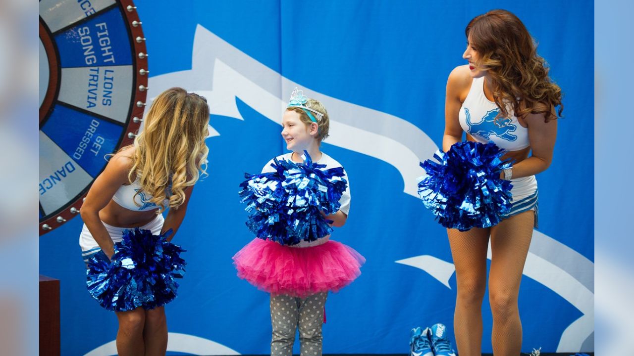 DETROIT, MI - SEPTEMBER 24: Detroit Lions cheerleader during the game  between Atlanta Falcons and Detroit Lions on September 24, 2023 at Ford  Field in Detroit, MI (Photo by Allan Dranberg/CSM) Credit: