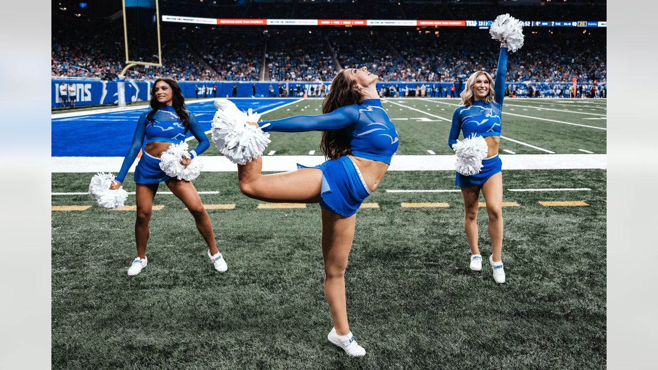 Lions vs. Giants: Cheer Photos