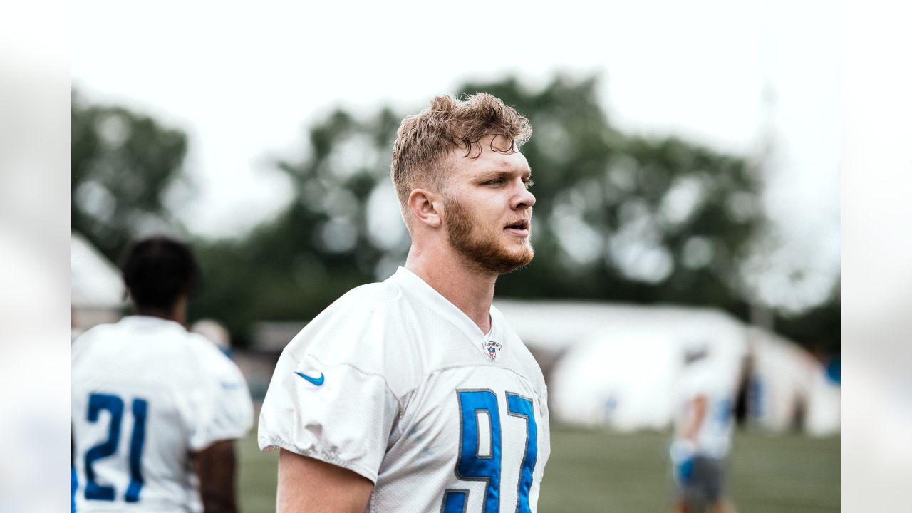 GET TO KNOW: Detroit Lions defensive end Aidan Hutchinson