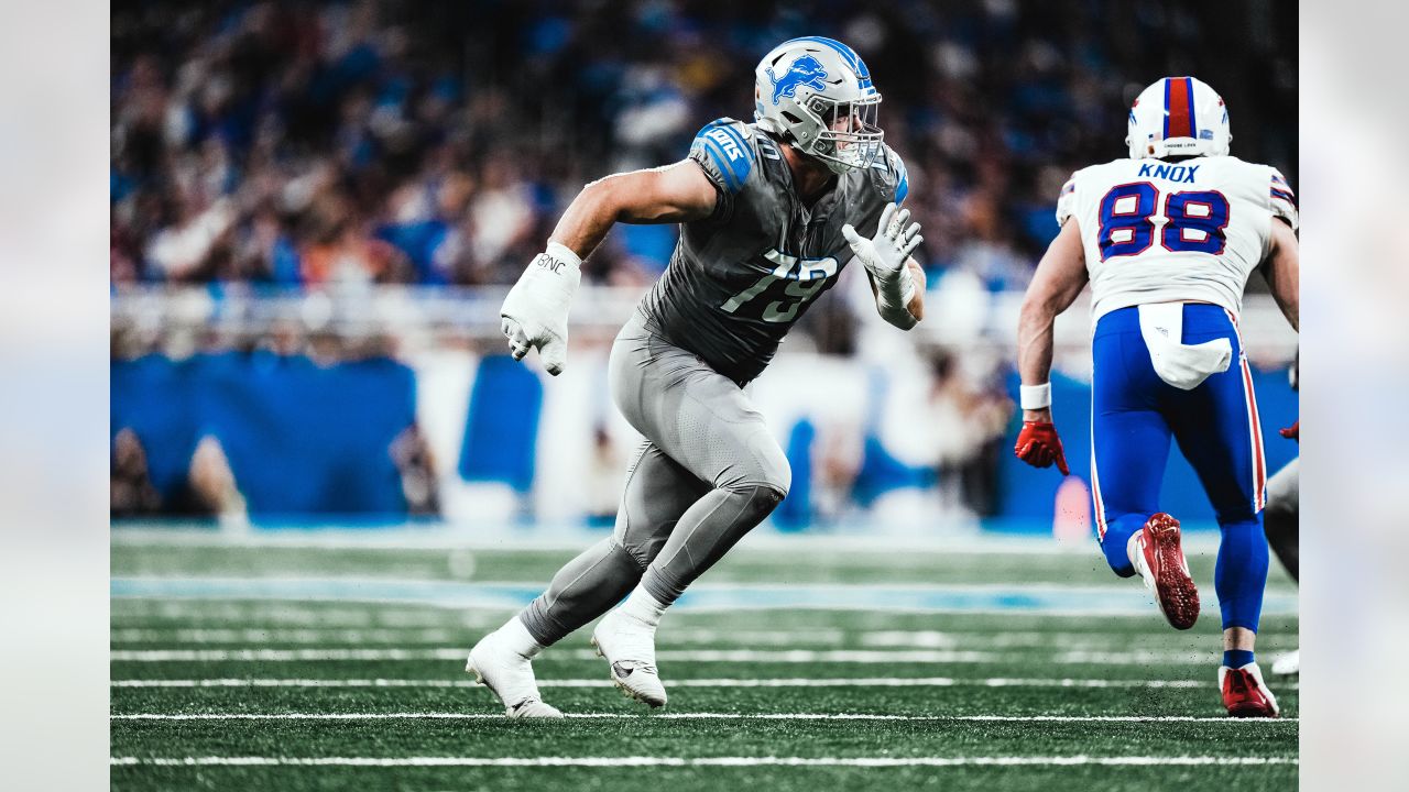 Lions re-sign DE Cominsky to add to busy free agency week