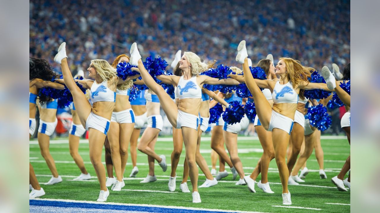 DETROIT, MI - SEPTEMBER 24: Detroit Lions cheerleader during the game  between Atlanta Falcons and Detroit Lions on September 24, 2023 at Ford  Field in Detroit, MI (Photo by Allan Dranberg/CSM) Credit: