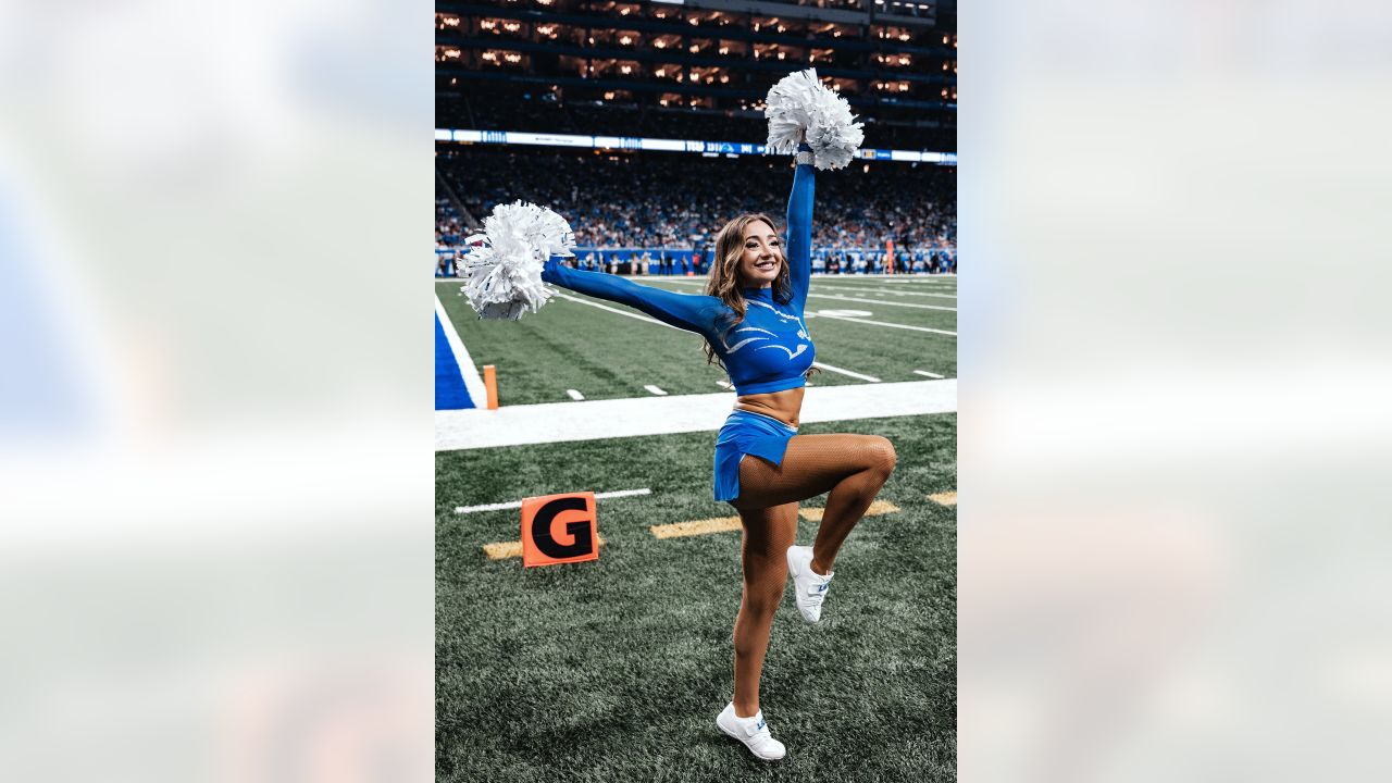 Lions vs. Giants: Cheer Photos