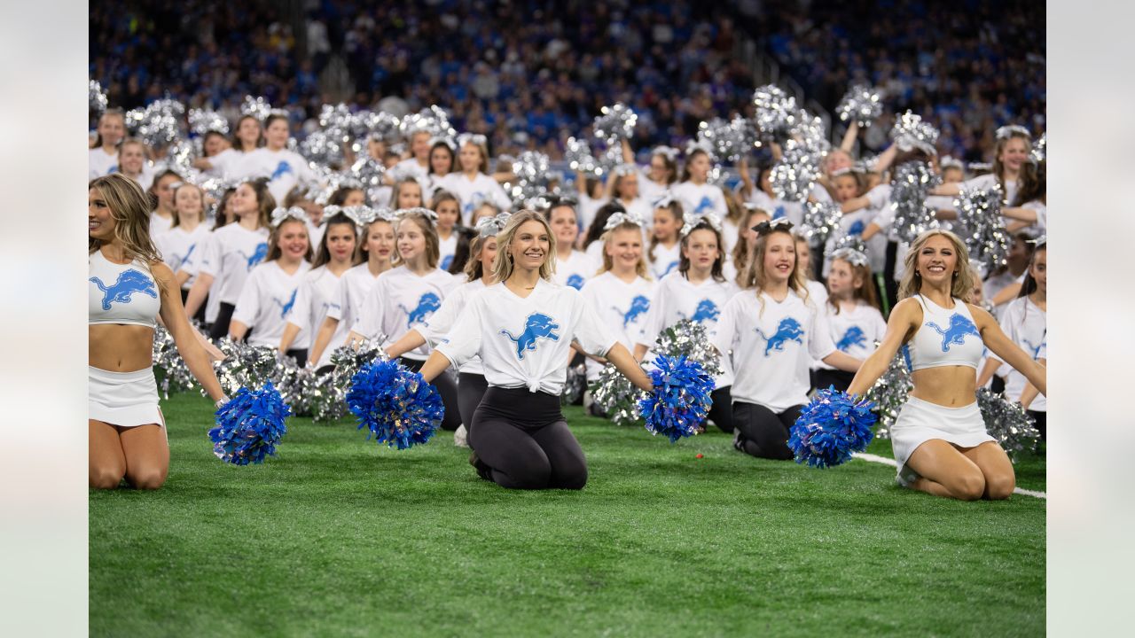 Lions Cheerleaders on X: Today is the FINAL DAY to submit registration for  our Junior Detroit Lions Cheerleaders clinic and halftime performance!  After today, no additional registrations will be accepted. For more