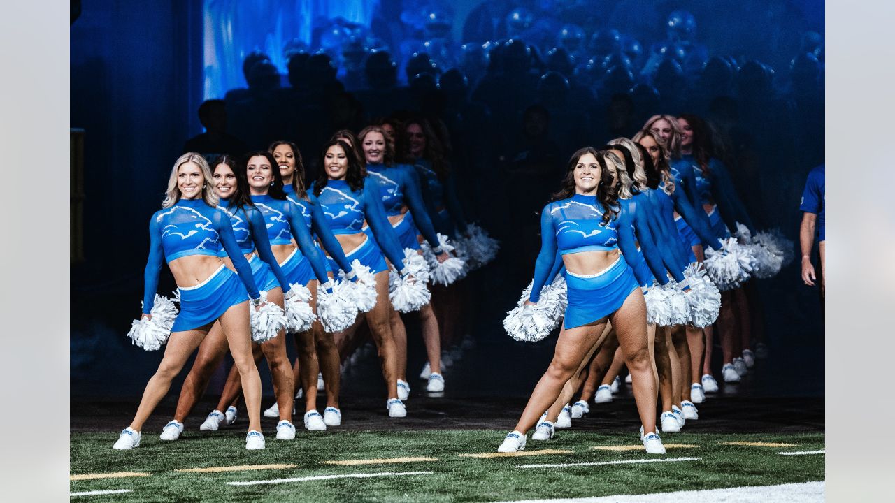 Lions vs. Giants: Cheer Photos