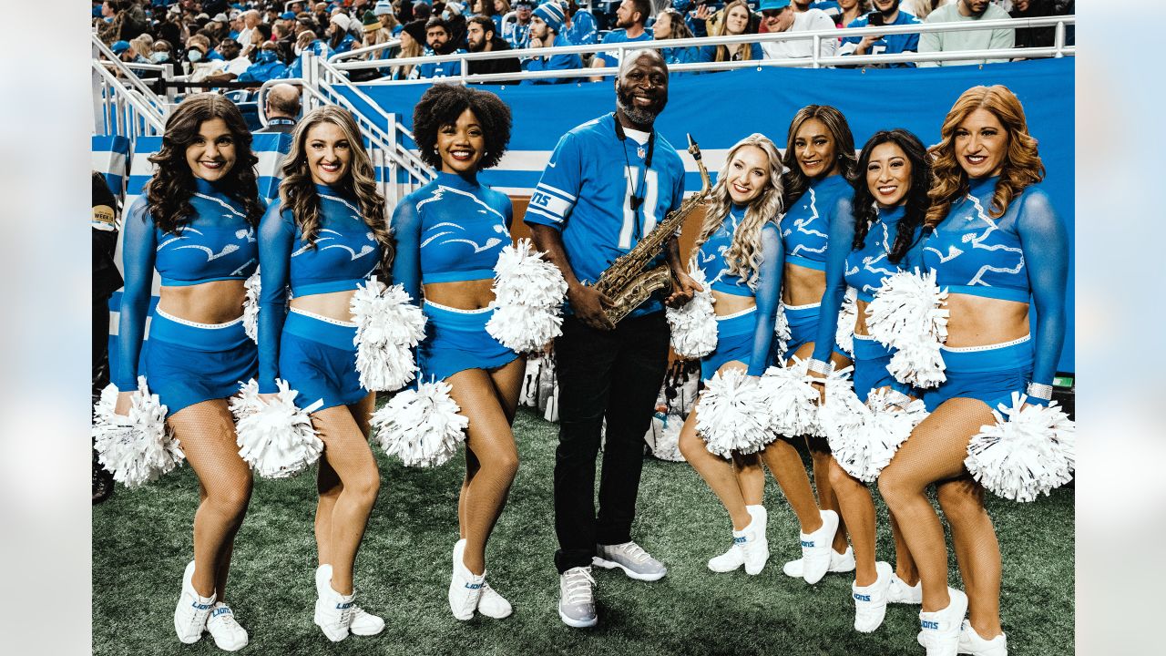 Lions vs. Packers: Cheerleaders halftime show