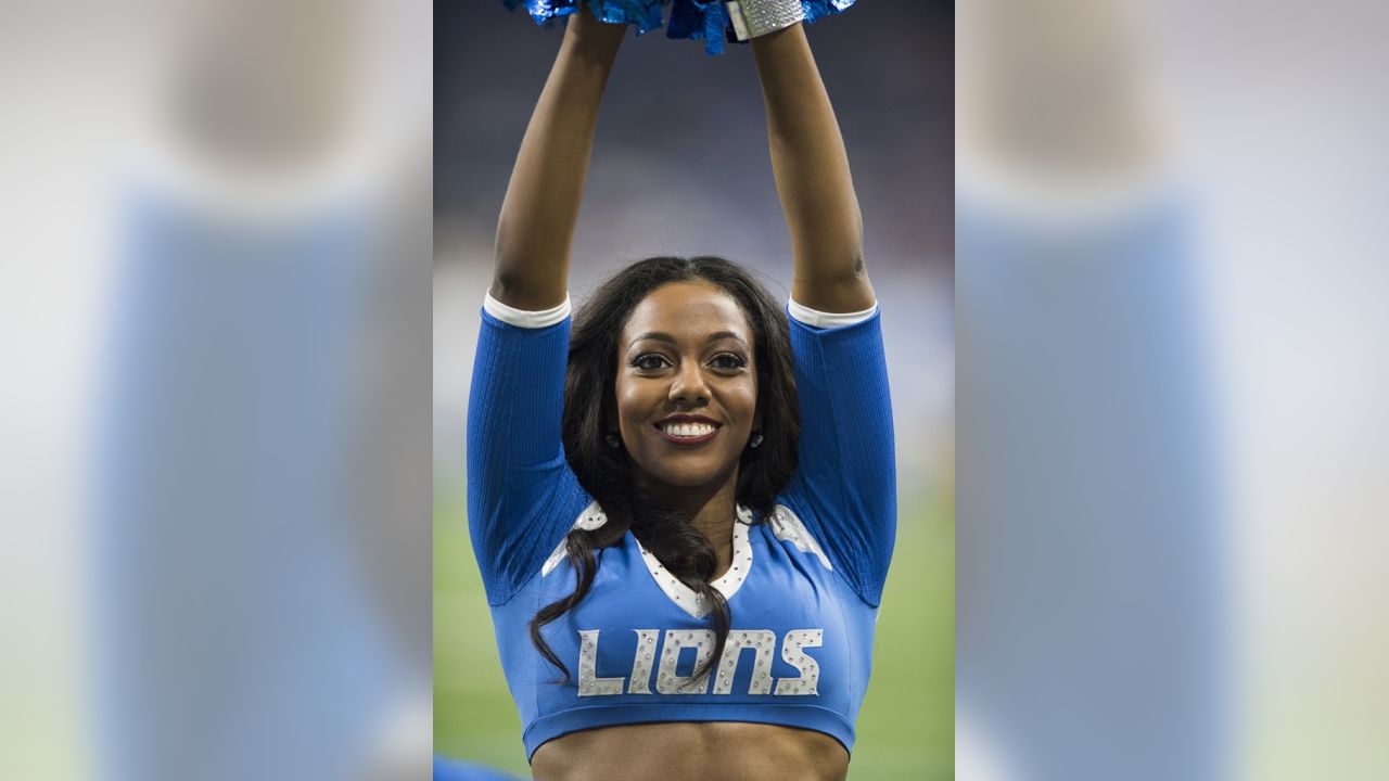 Lions vs Packers: Cheer Photos