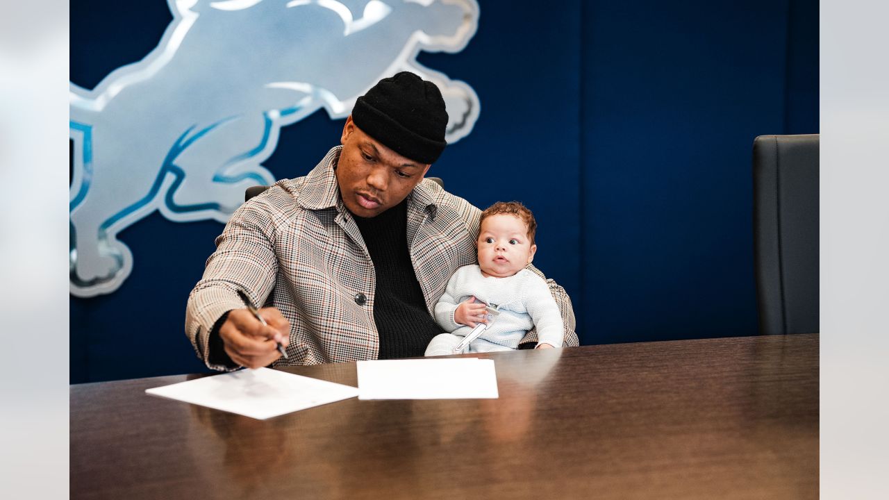 Keegan-Michael Key announces the Detroit Lions 46th pick during the 2022  NFL Draft on Friday, April 29, 2022, in Las Vegas. (AP Photo/Doug Benc  Stock Photo - Alamy