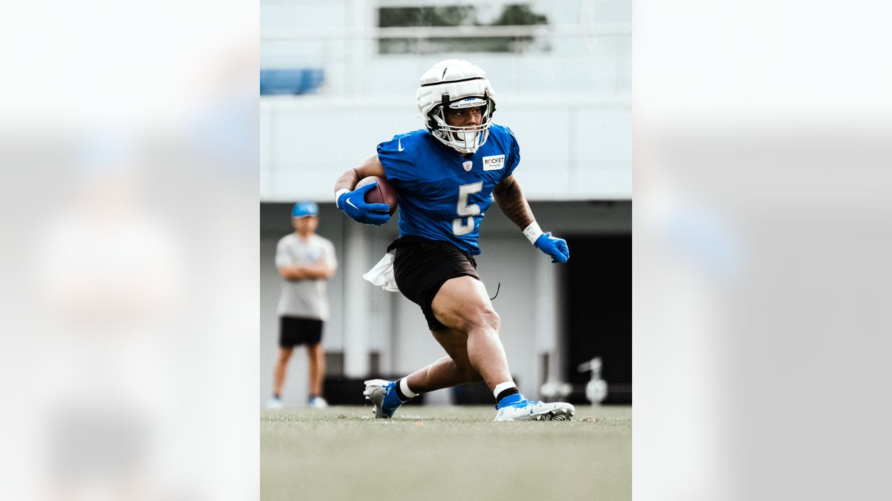 Aidan Hutchinson impresses with singing skills at Lions Training Camp 