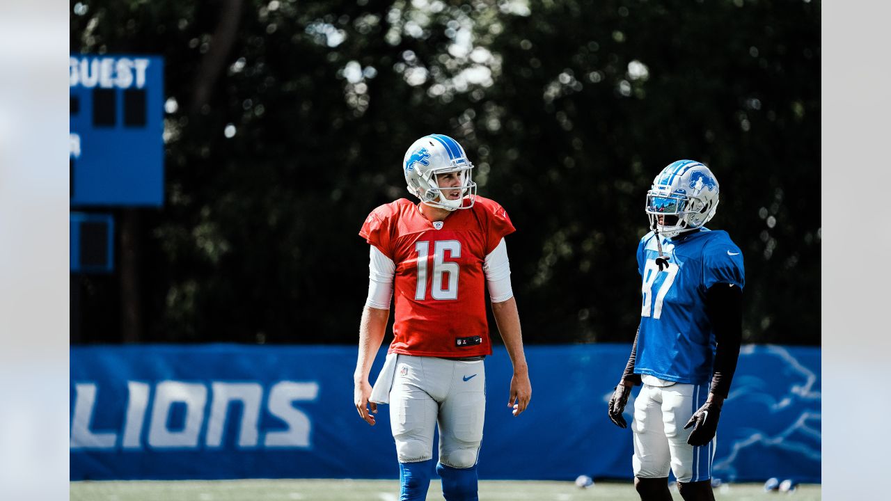 Detroit Lions preseason rookie review: Hutchinson shines in Lions debut -  Pride Of Detroit