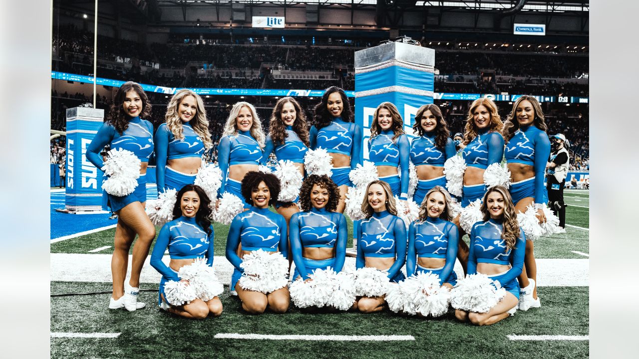 Lions vs Packers: Cheer Photos