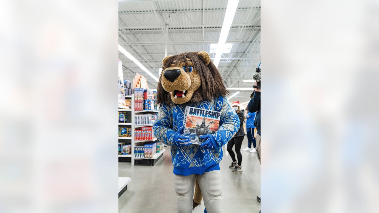 Kids Shop with a Lion at Meijer