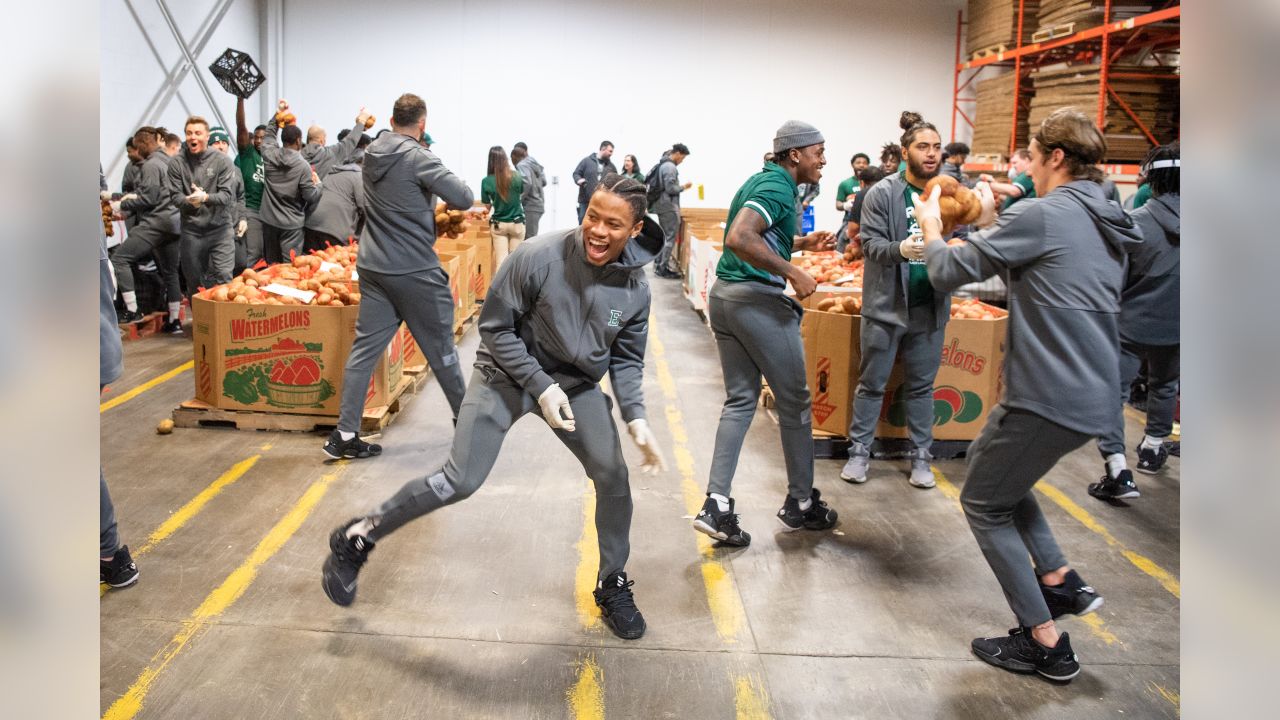 Detroit Lions, Gleaners Community Food Bank team up for can drive ahead of  Sunday's game