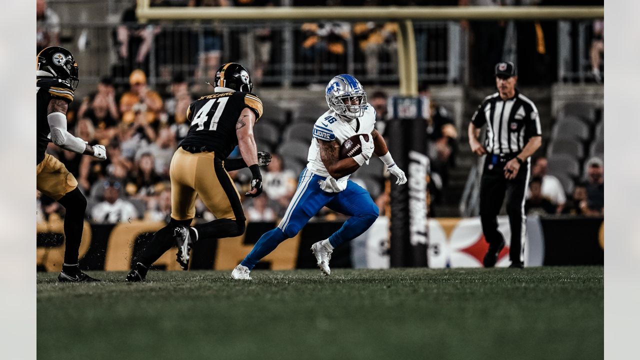 Detroit Lions running back Craig Reynolds (46) rushes against the