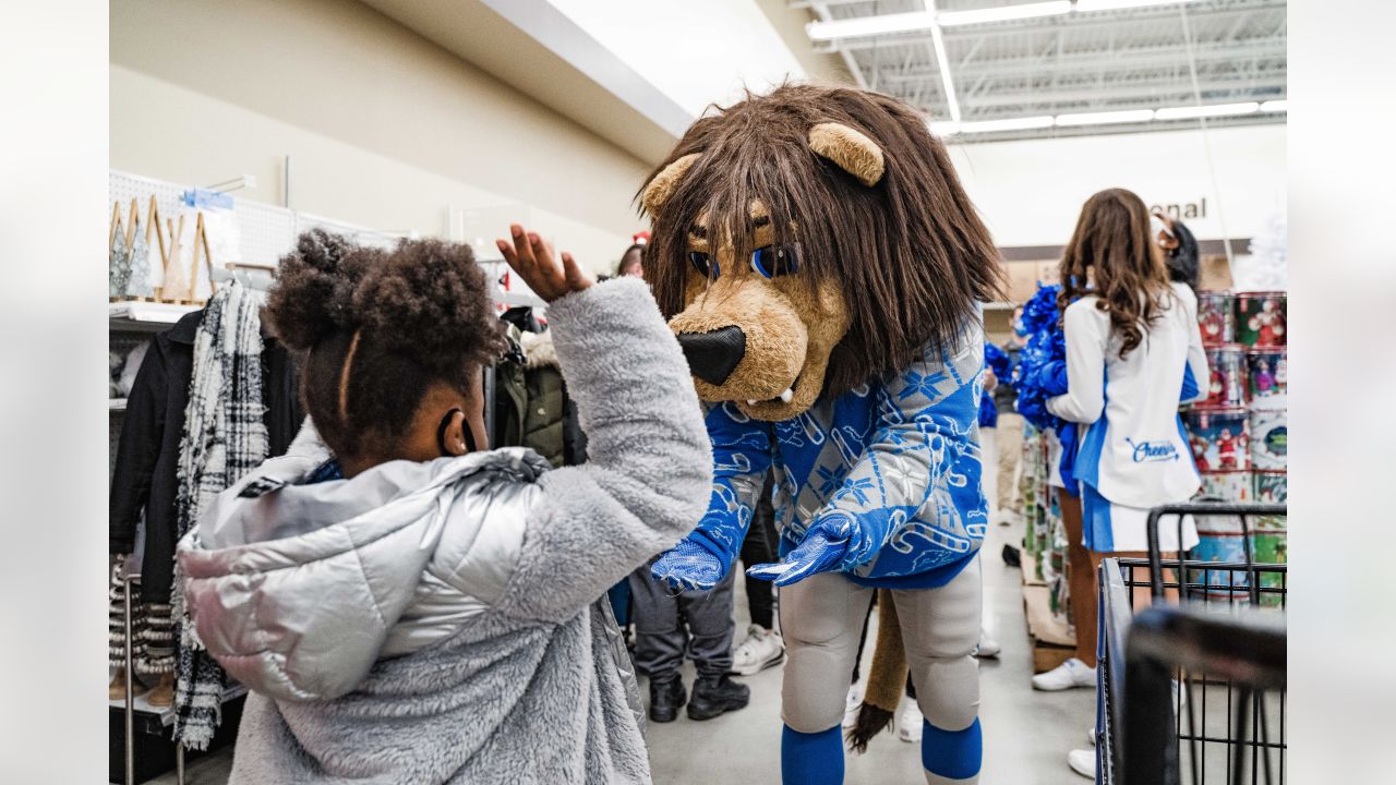 Shop with a Lion at Meijer photos