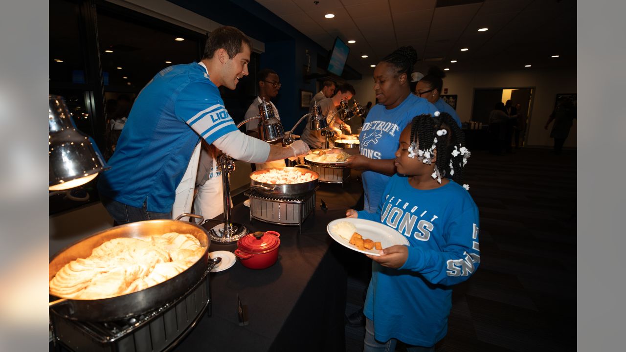 Detroit Lions, Pure Heart serve Thanksgiving dinner to children of