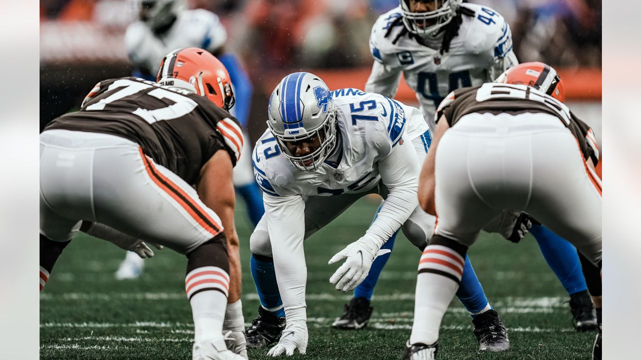 Cleveland Browns quarterback Jason Campbell scrambles against the Detroit  Lions…