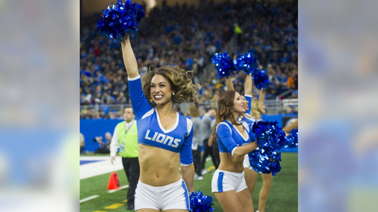 Lions vs. Packers: Cheerleader photos