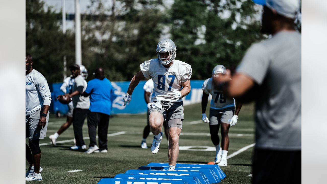 GET TO KNOW: Detroit Lions defensive end Aidan Hutchinson