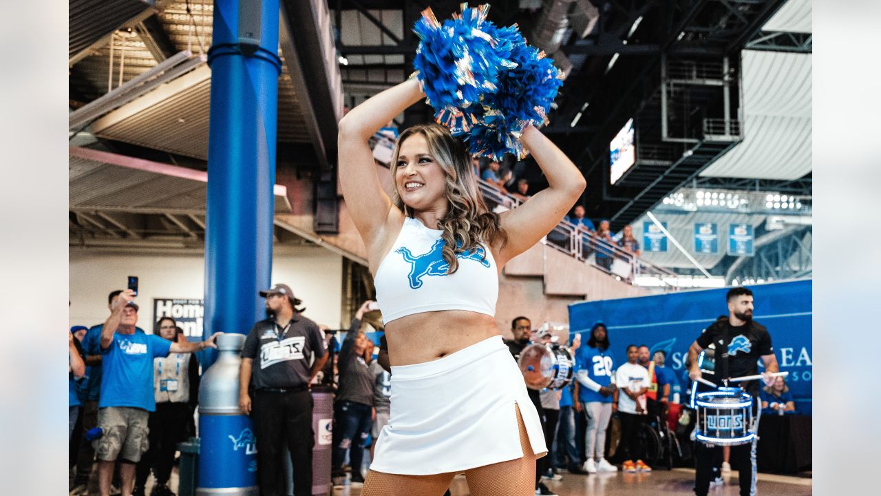 Lions vs. Seahawks: Cheer Photos