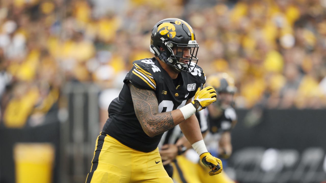 Iowa football: A.J. Epenesa refuses to feed into his own hype