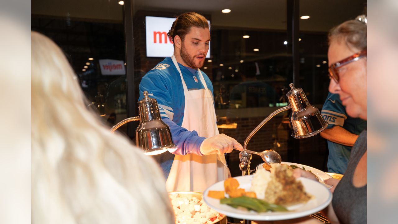 Detroit Lions, Pure Heart serve Thanksgiving dinner to children of