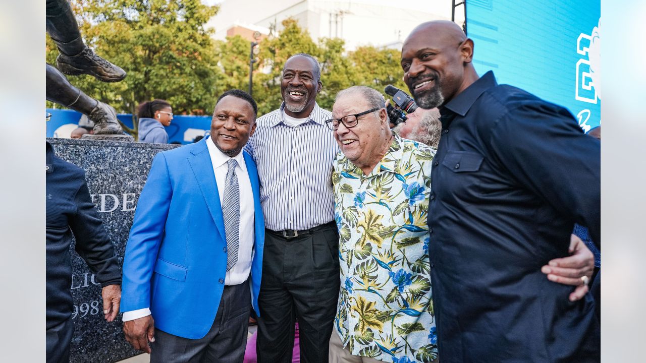 PHOTOS: First look at the new Barry Sanders statue at Ford Field - Pride Of  Detroit