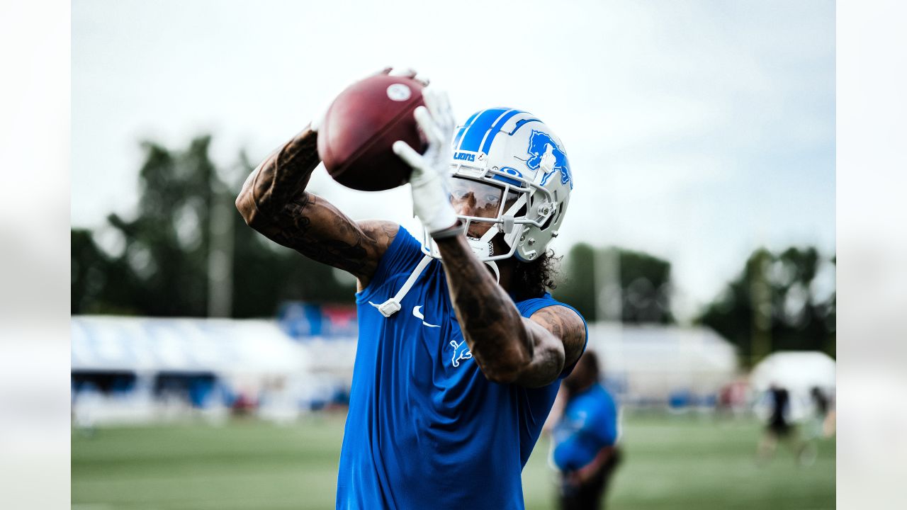 ALLEN PARK, MI - AUGUST 10: Detroit Lions quarterback Jared Goff (16)  throws passes to his receivers during the Detroit Lions Training Camp  practice on August 10, 2022 at the Detroit Lions