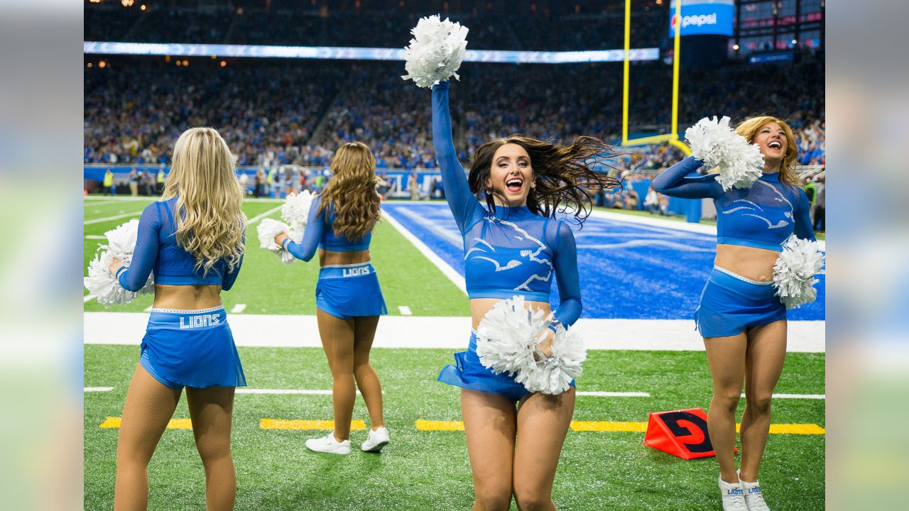 Lions vs. Packers: Cheerleader photos