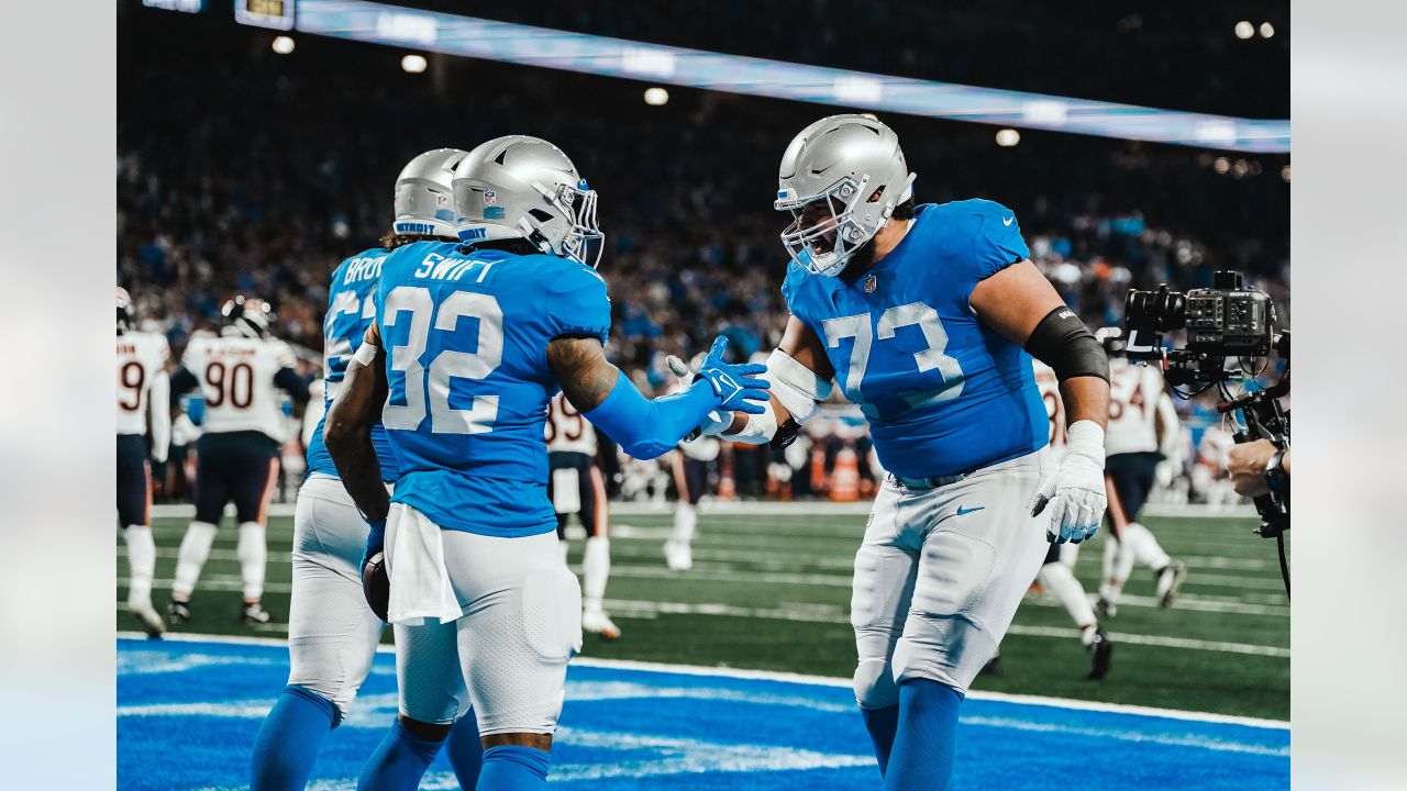 Charlotte, NC, USA. 24th Dec, 2022. Detroit Lions wide receiver Jameson  Williams (9) runs to tight end Shane Zylstra (84) after the touchdown  during the first half of the NFL matchup against