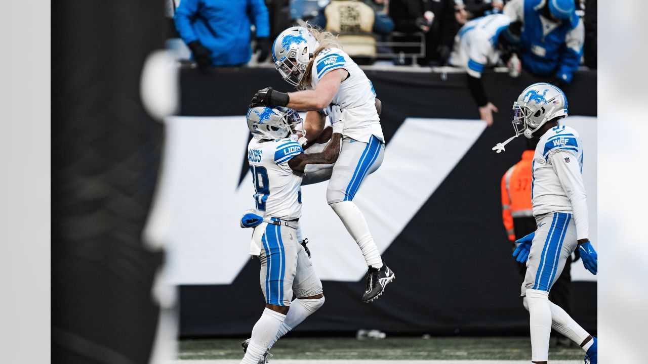 Lions' Alex Anzalone running through past adversity, ball carriers on way  to career season