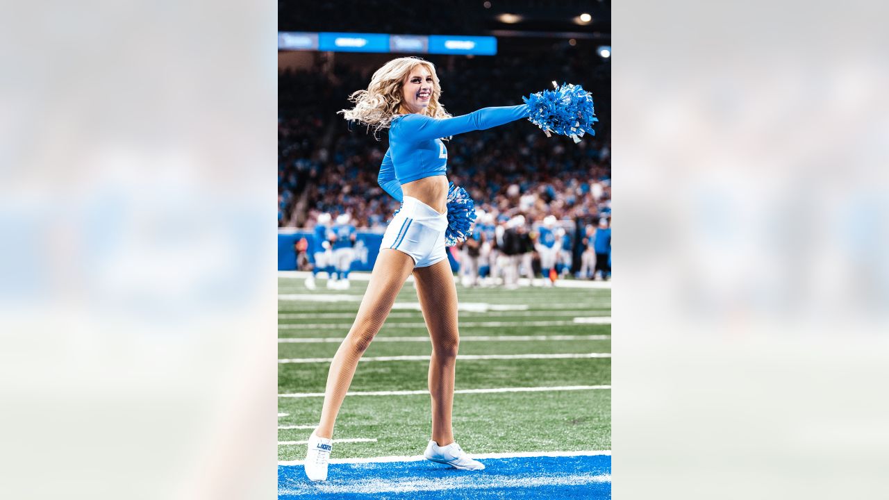 Lions vs Bears: Cheer Photos