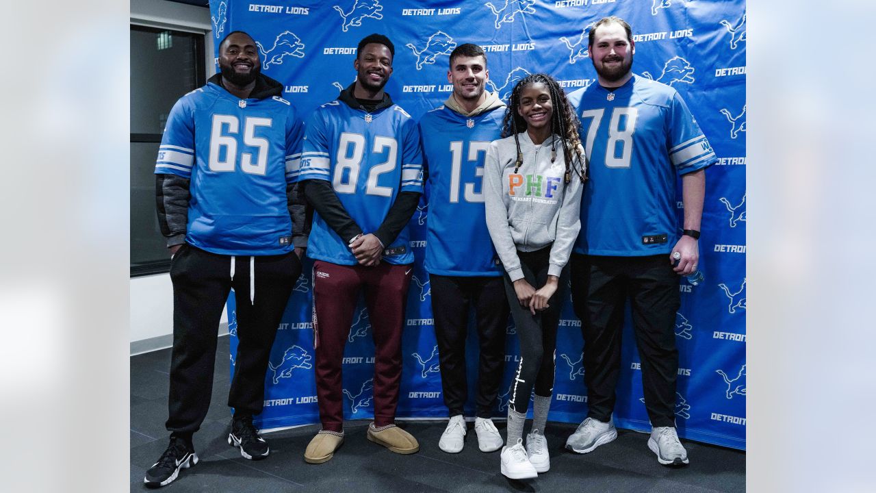 Detroit Lions, Pure Heart serve Thanksgiving dinner to children of