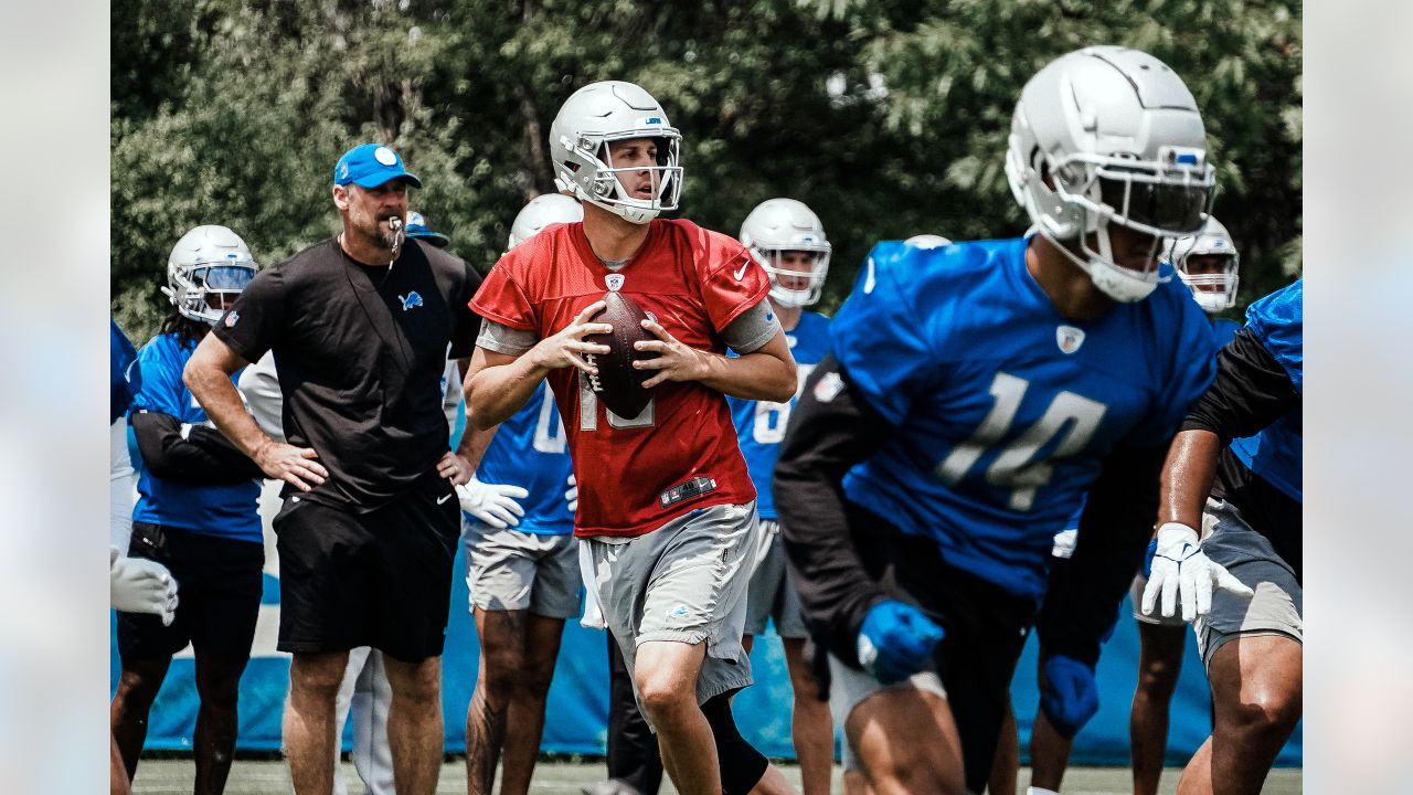 Kerryon Johnson Jokes With Fan Who Got His Jersey Instead Of Calvin's