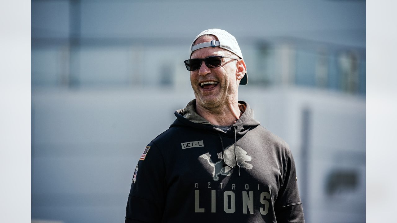 Detroit Lions induct legendary linebacker Chris Spielman into Pride of the  Lions during halftime of Week 8 game 