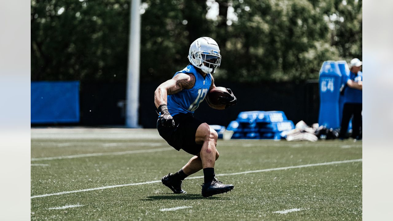 Unofficial first look at CB Cam Sutton in a Lions jersey! : r