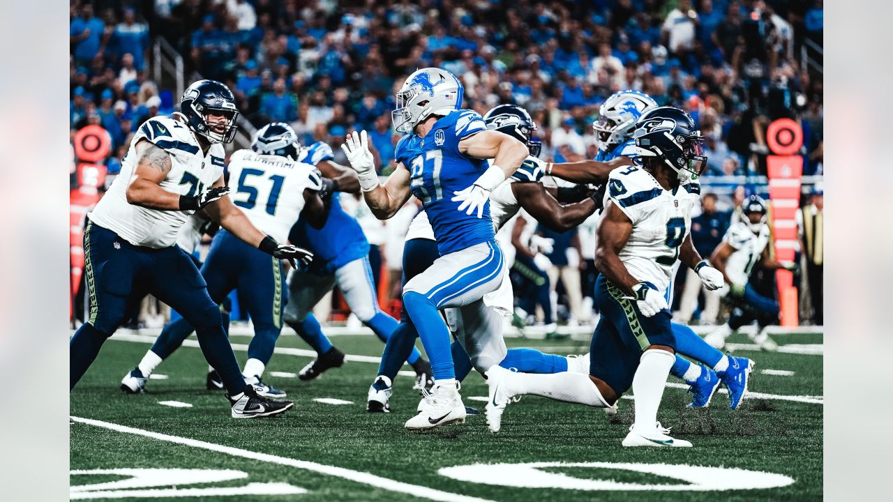 Seattle Seahawks quarterback Geno Smith (7) runs the ball against the  Detroit Lions during an NFL football game in Detroit, Sunday, Sept. 17,  2023. (AP Photo/Paul Sancya Stock Photo - Alamy