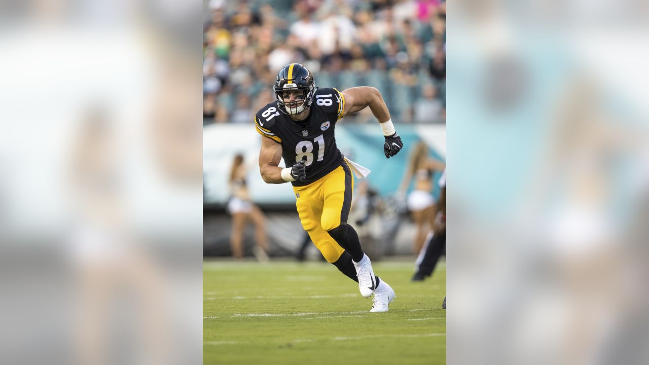 Pittsburgh Steelers tight end Jesse James (81) runs the ball against the  Detroit Lions during an NFL football game Sunday, Oct. 29, 2017, in  Detroit. (AP Photo/Rick Osentoski)