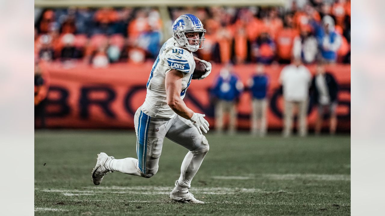 Philadelphia Eagles vs Detroit Lions Detroit Lions tight end Brock Wright  walks off the field at