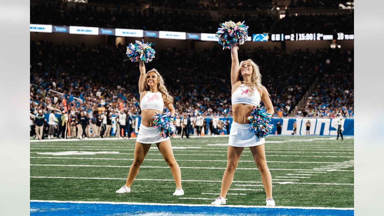 Lions vs. Seahawks: Cheer Photos