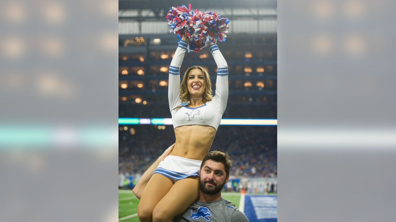 Lions vs. Browns: Cheerleader photos