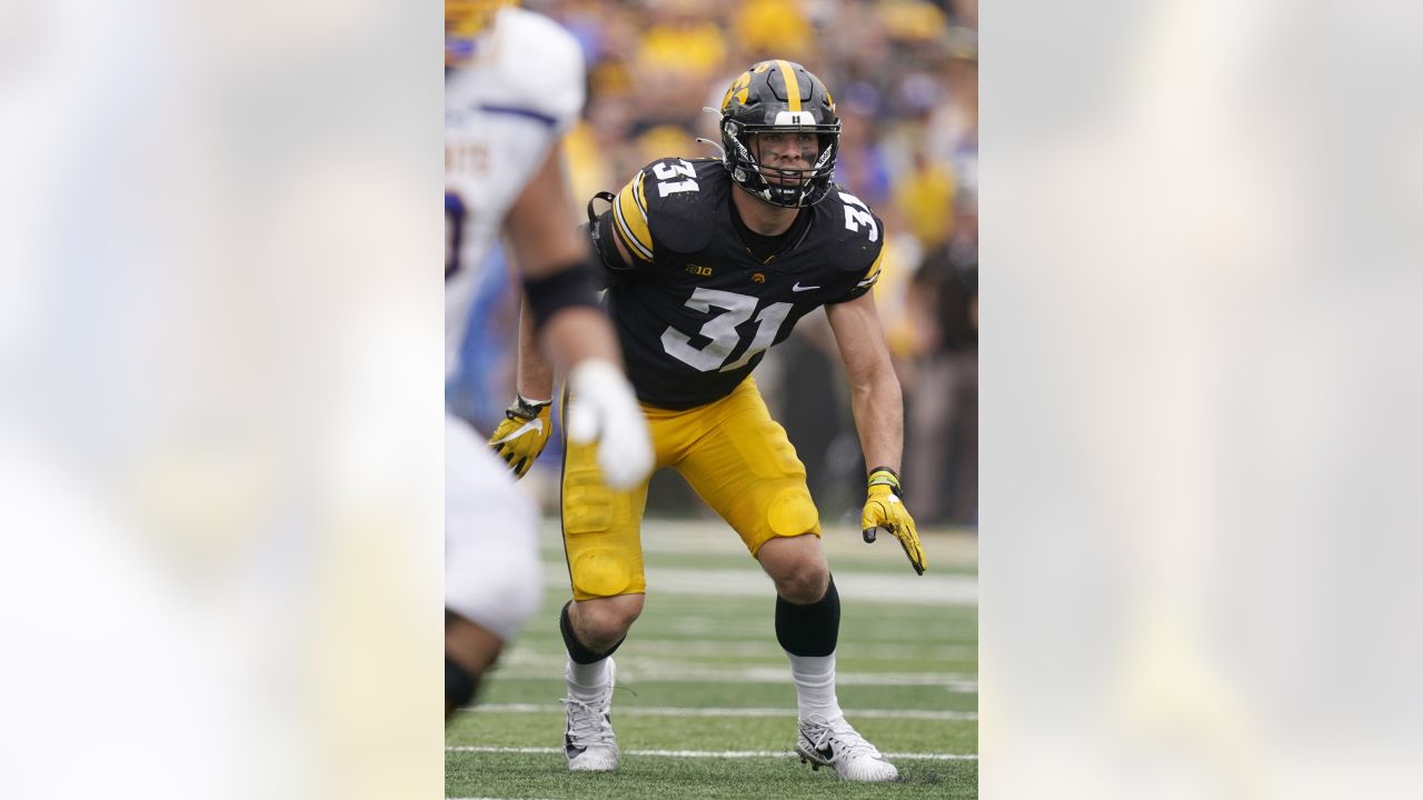 Iowa LB Jack Campbell named top scholar athlete in football