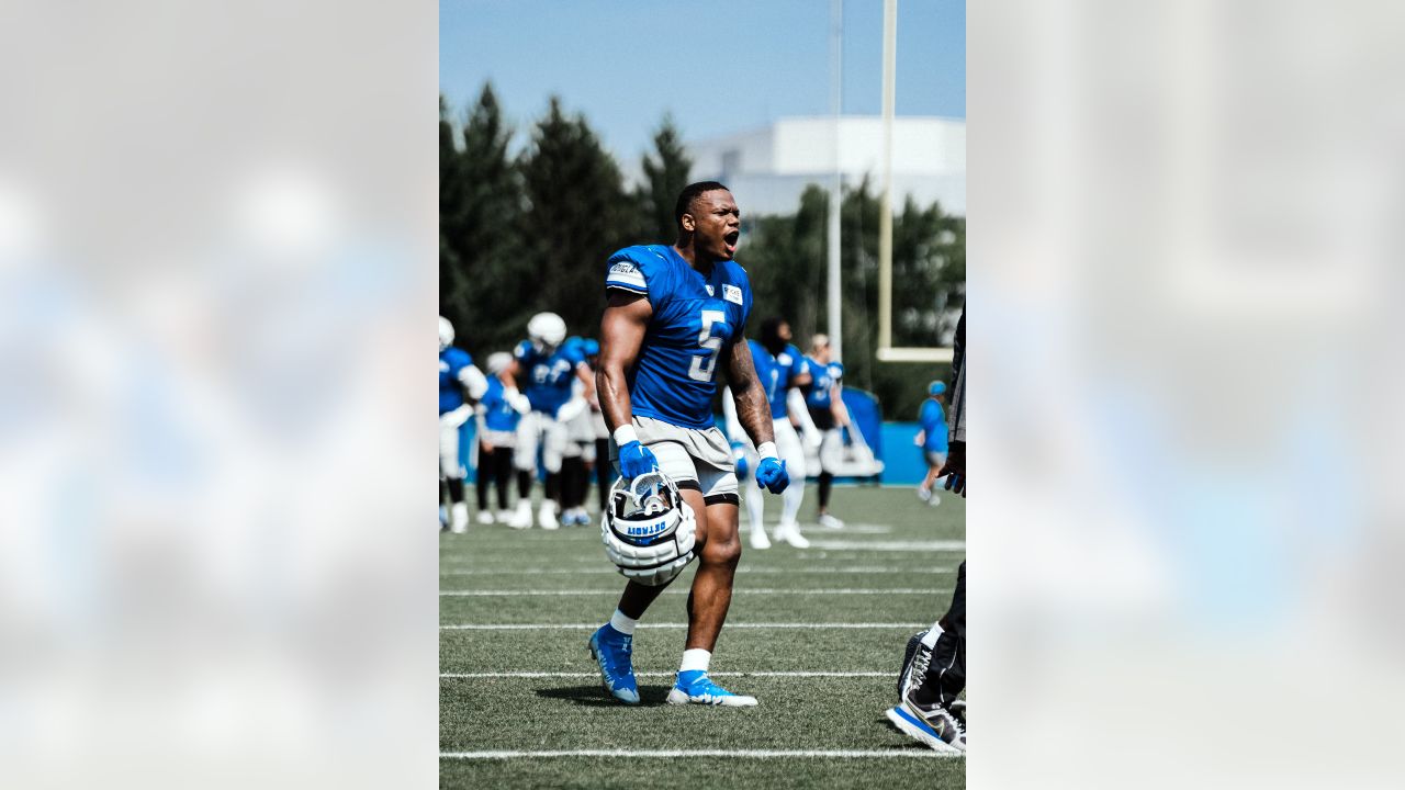 Detroit Lions linebacker Trevor Nowaske runs a drill during an NFL