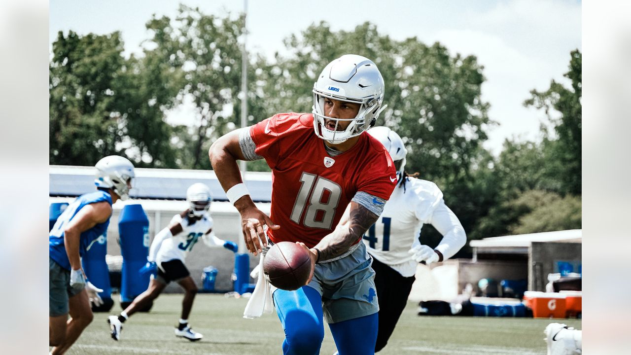 Detroit Lions quarterback Adrian Martinez (18) keeps the ball during the  second half of an NFL