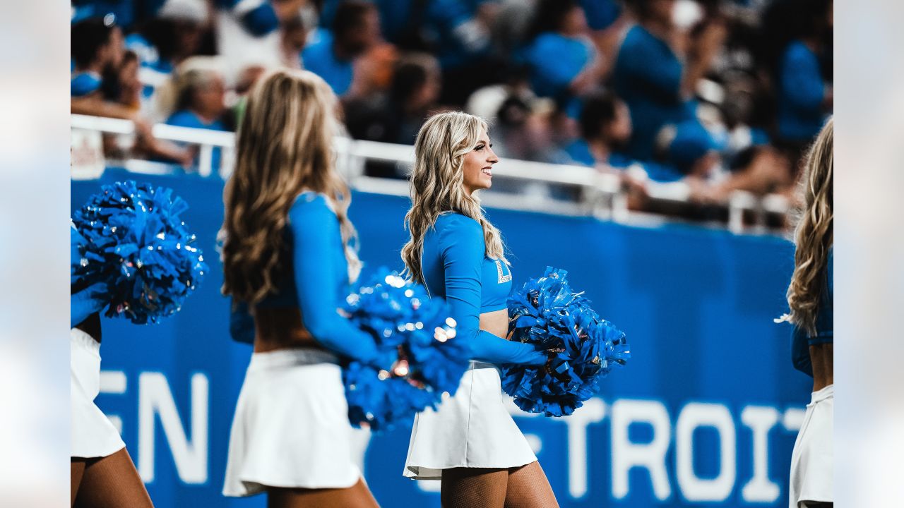 Lions vs Eagles: Cheer Photos