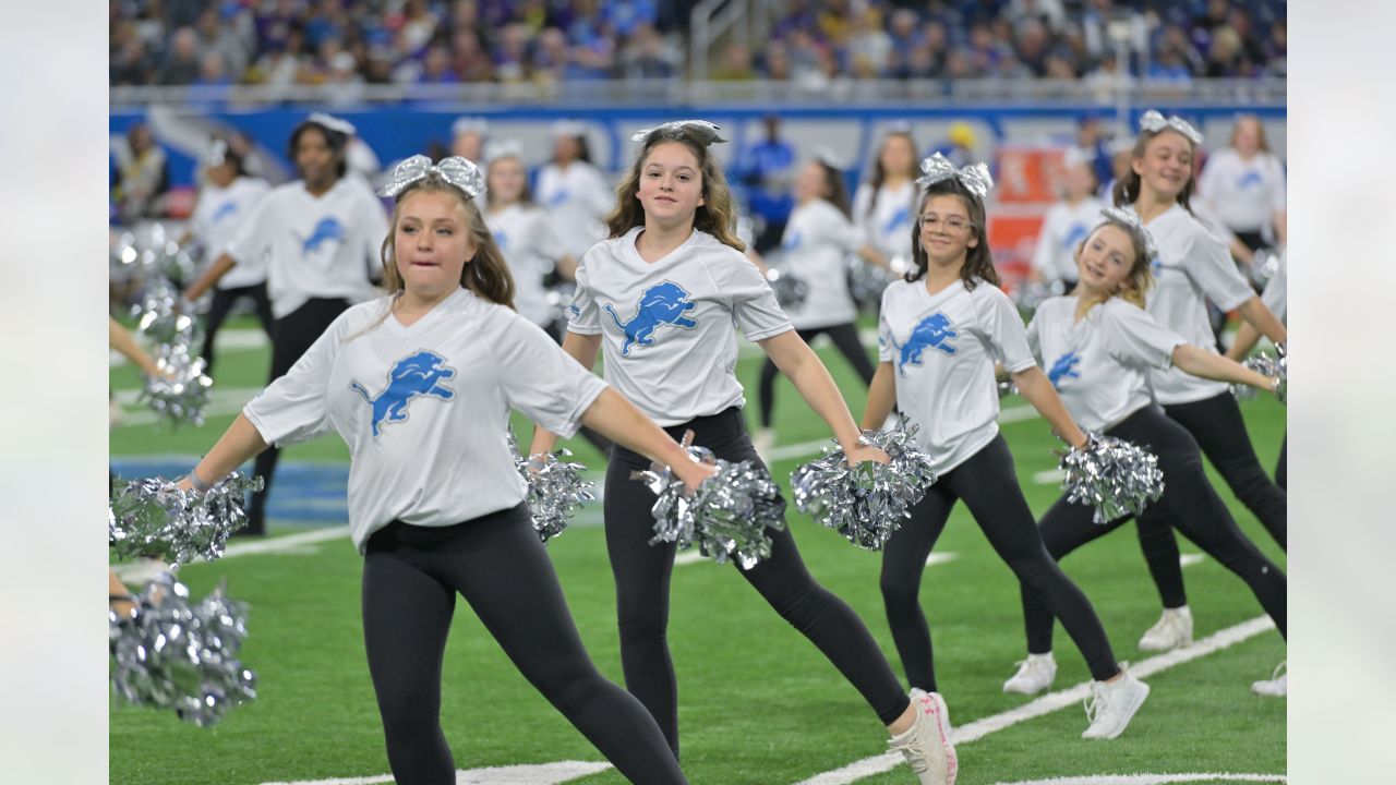 2022 Junior Cheerleaders halftime performance