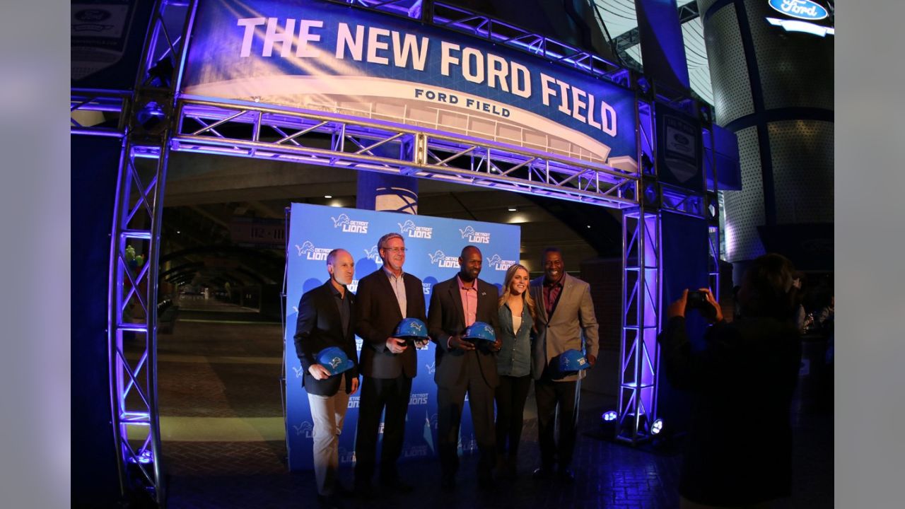 Lions show off new wrapping decor on Ford Field 