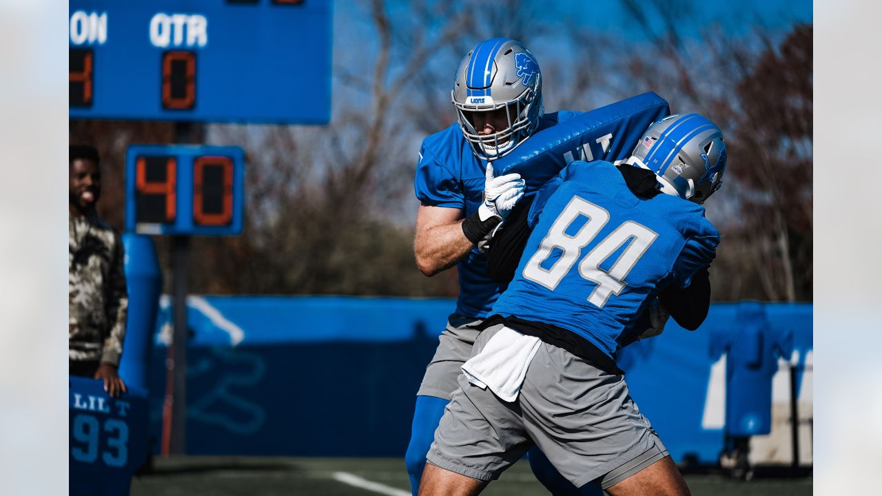 Lions down 9 players at practice; WR Amon-Ra St. Brown in red no-contact  jersey 