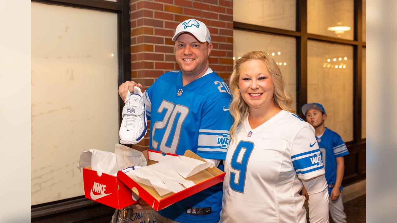 Barry Sanders Autographed Nike Limited Edition Detroit Lions Air Zoom Turf  Jet '97 Shoe - Right - Detroit City Sports