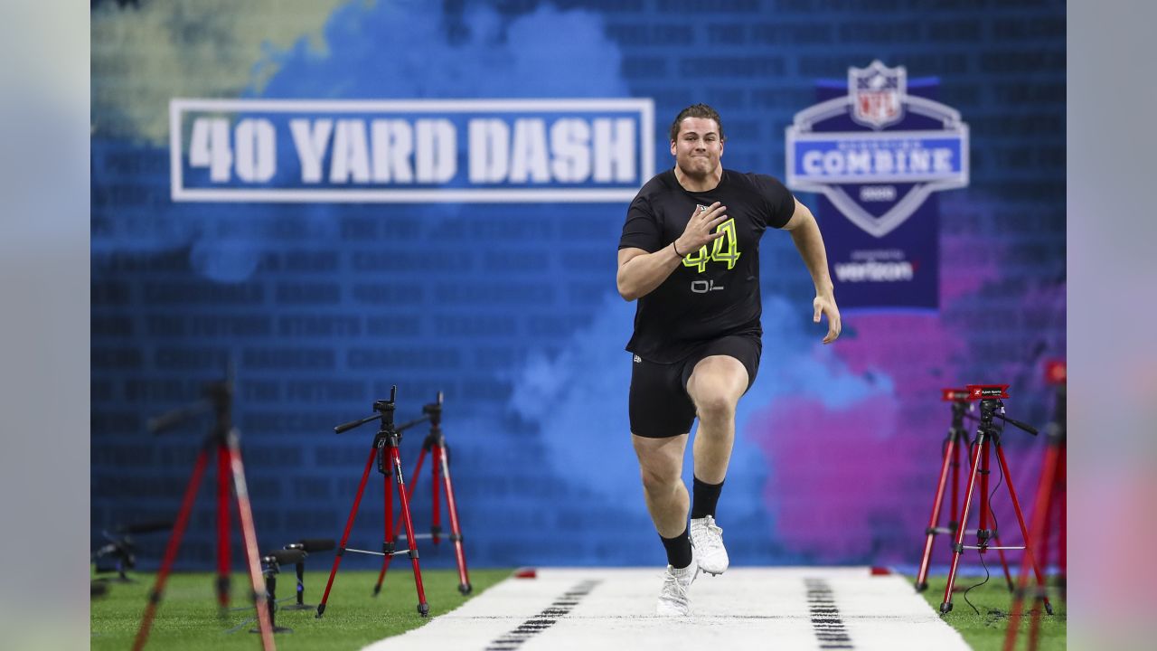 Offensive Linemen Run the 40-Yard Dash at the 2020 NFL Scouting Combine 